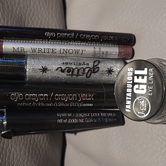 Eye makeup lot - Picture 2 of 2